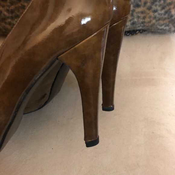 Stuart Weitzman Moda Pumps - Picture 5 of 6